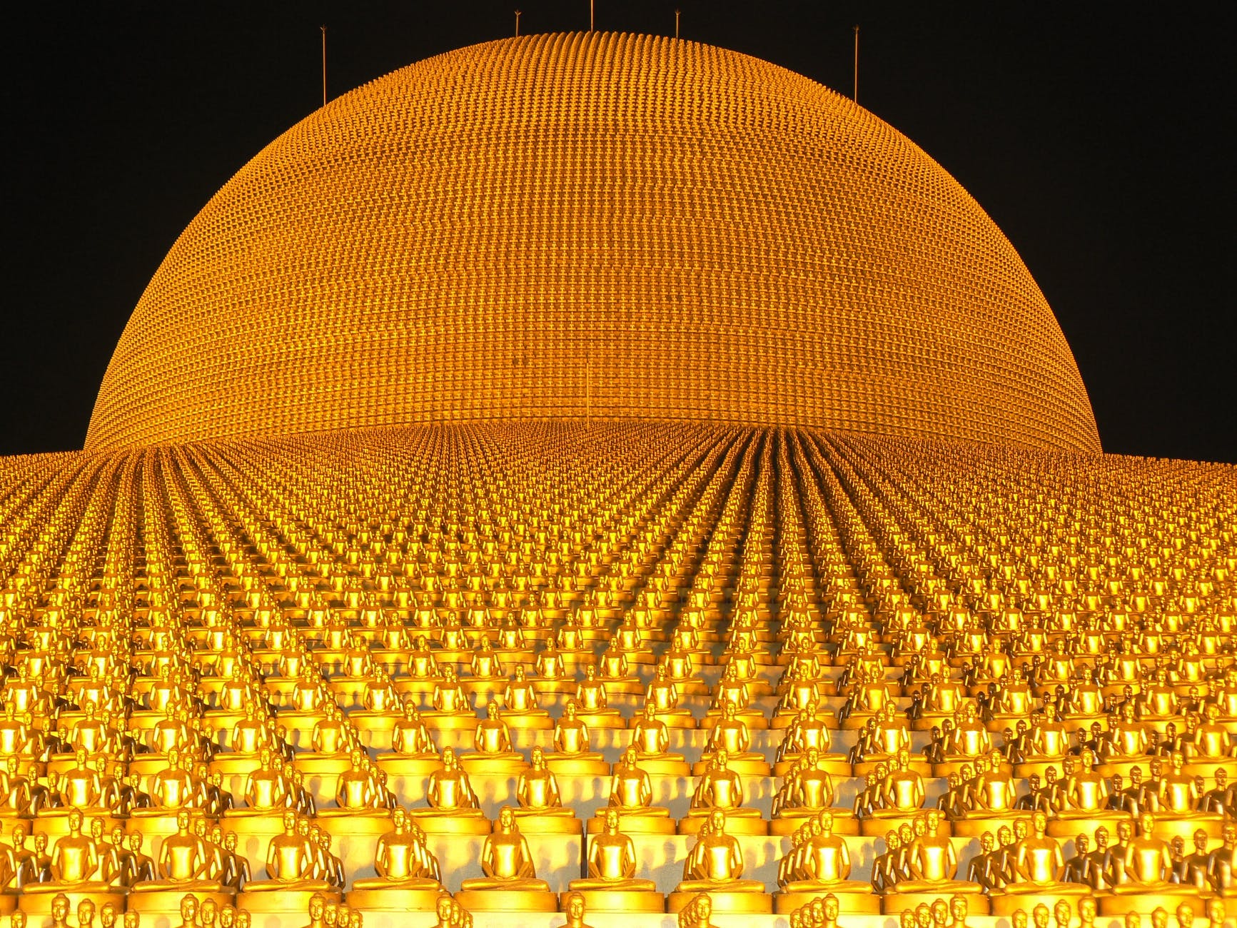 dhammakaya-pagoda-more-than-million-budhas-47315.jpeg